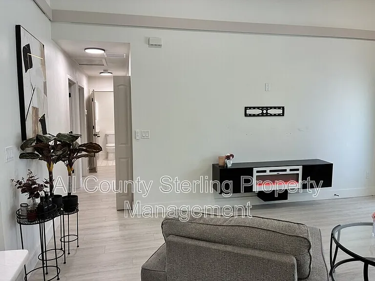 10230 NE 72nd St — Photo 9