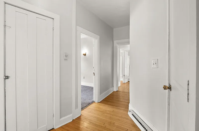 564 Newbury Street — Photo 3