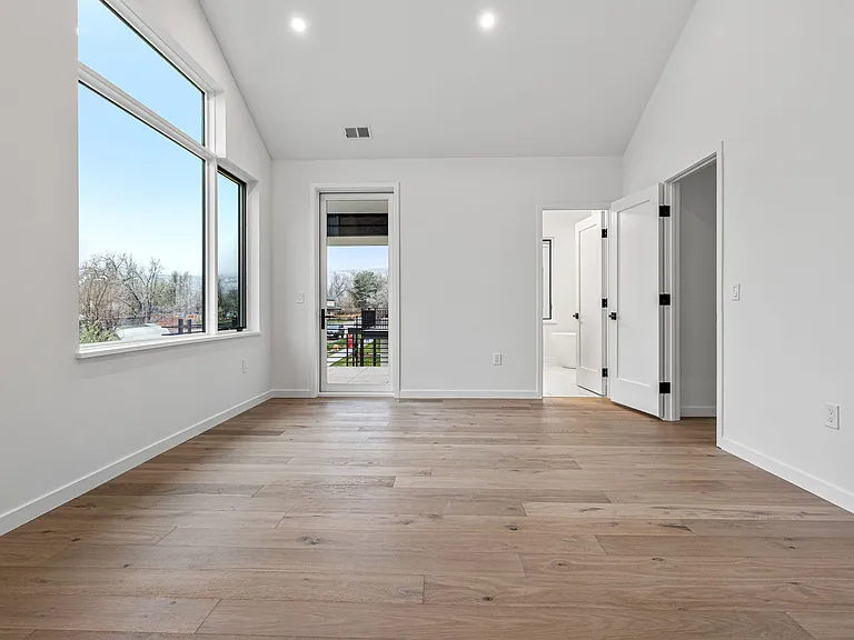 2155 Vine Ave — Photo 15