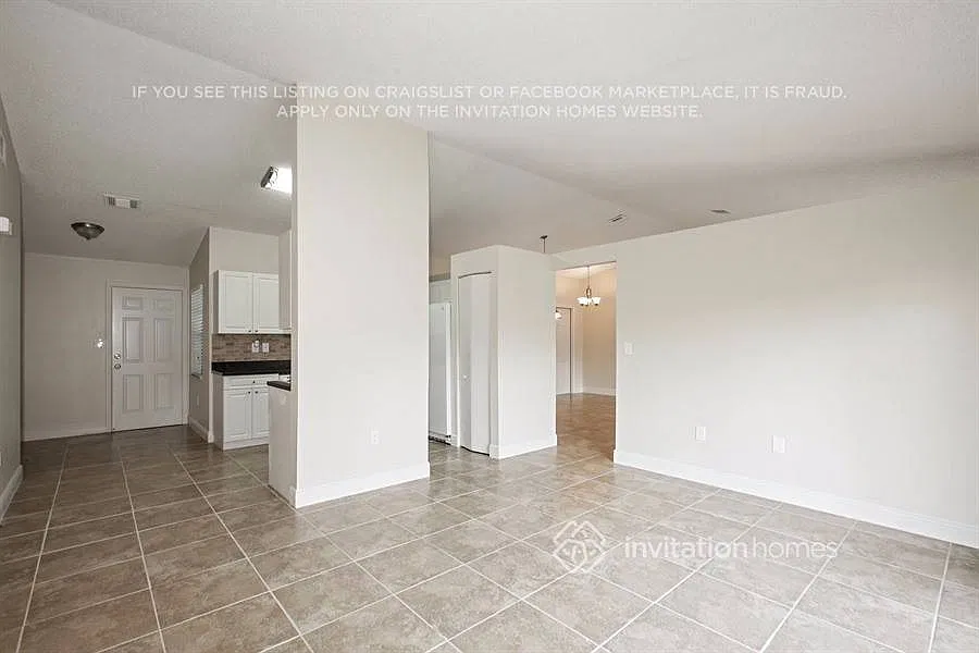 19432 NW 62nd Ct Hialeah, FL 33015 — Photo 3