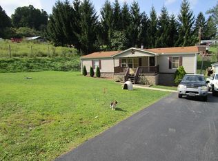 136 Holdren Rd, Shady Spring, WV 25918