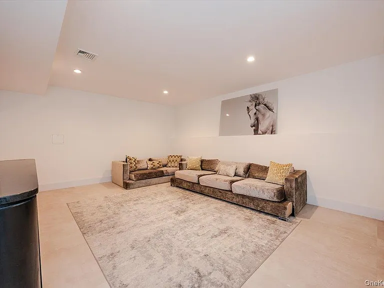 177 Albany Blvd — Photo 26