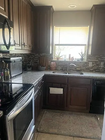 1405 Lilac Ln — Photo 4