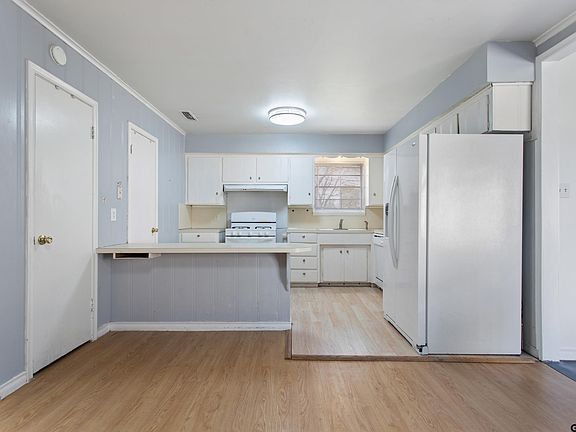 3rd image of 3126 Colgate Ave