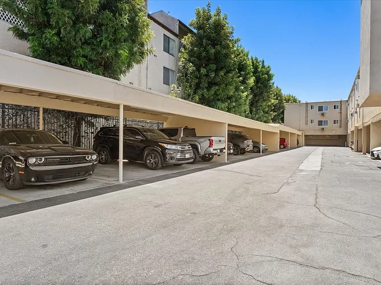 Encino Park West Apartments — Photo 9