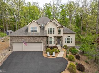 1064 Lakeview Dr, Cross Junction, VA 22625