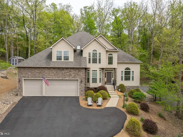 1064 Lakeview Dr, Cross Junction, VA 22625