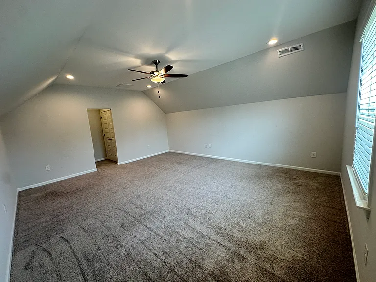 1139 Overlake Dr — Photo 14