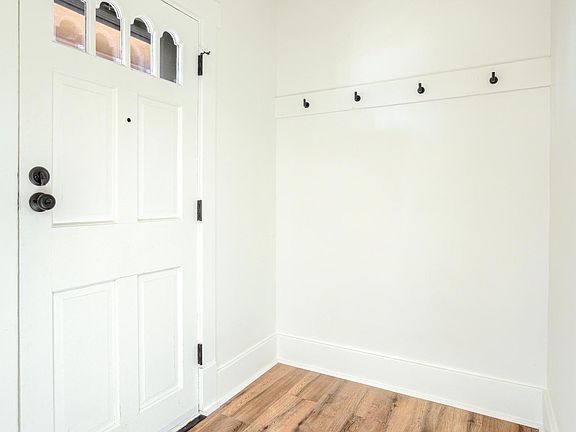 5th image of 2558 Camden Ave
