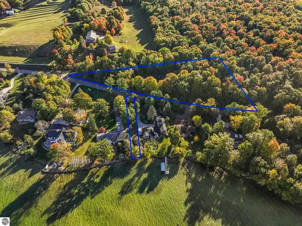 8165 S Lakeview Rd, Traverse City, MI 49684