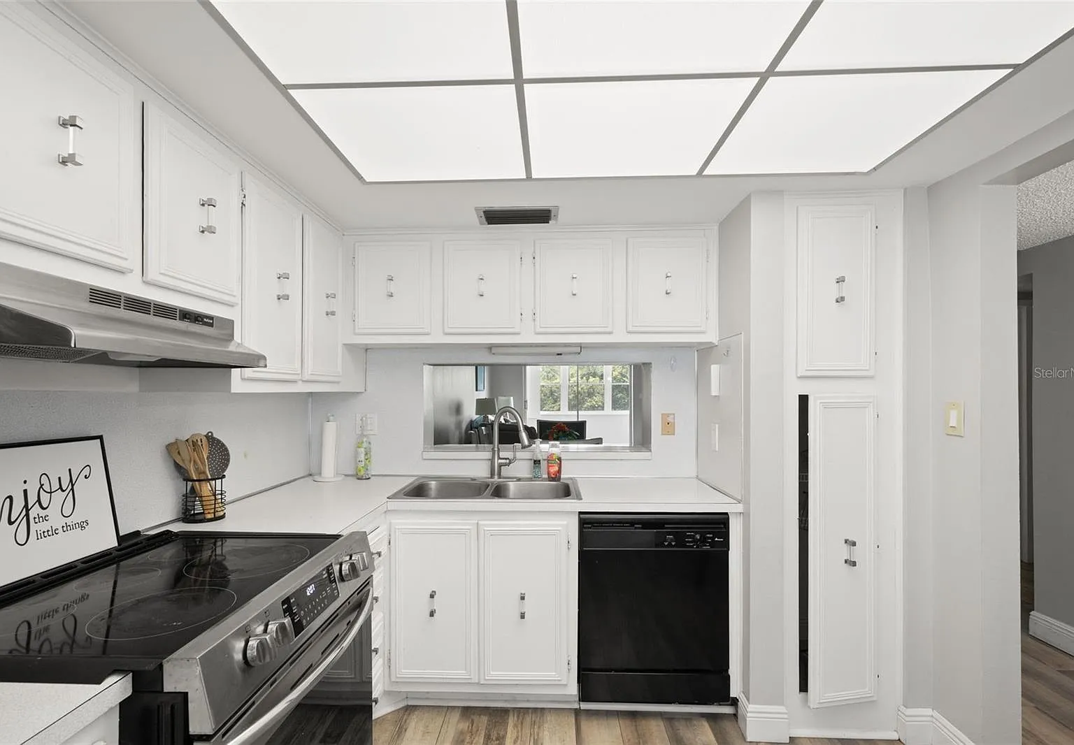 2 bed, 1.0 bath, 1085 sqft, $2,300 — Photo 4