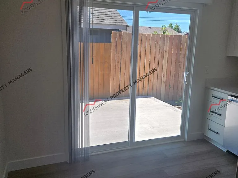 2803 Borst Ave — Photo 6