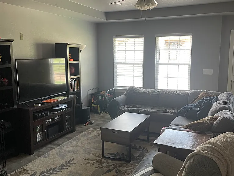 2314 Sycamore Dr — Photo 3