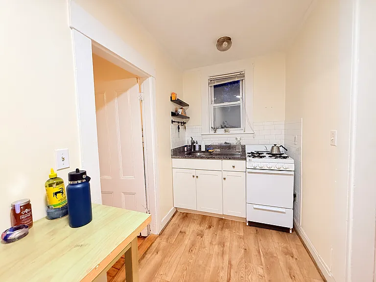 25 Inman St #2 — Photo 8