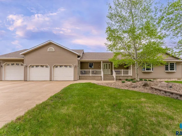 820 N West St, Canton, SD 57013