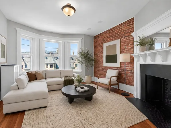16 Garrison Rd APT 5, Brookline, MA 02445