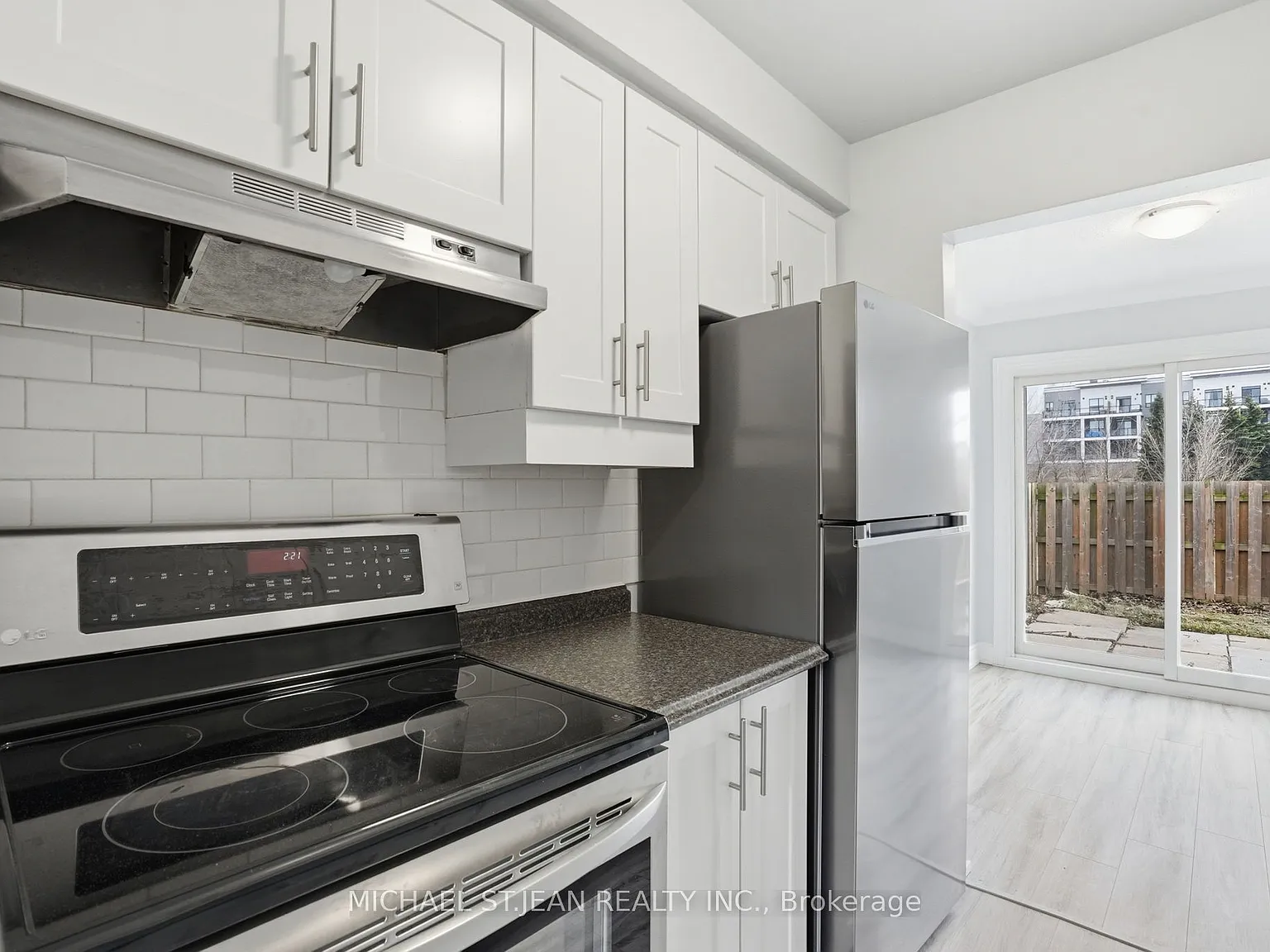 3 bed, $2,699 — Photo 2
