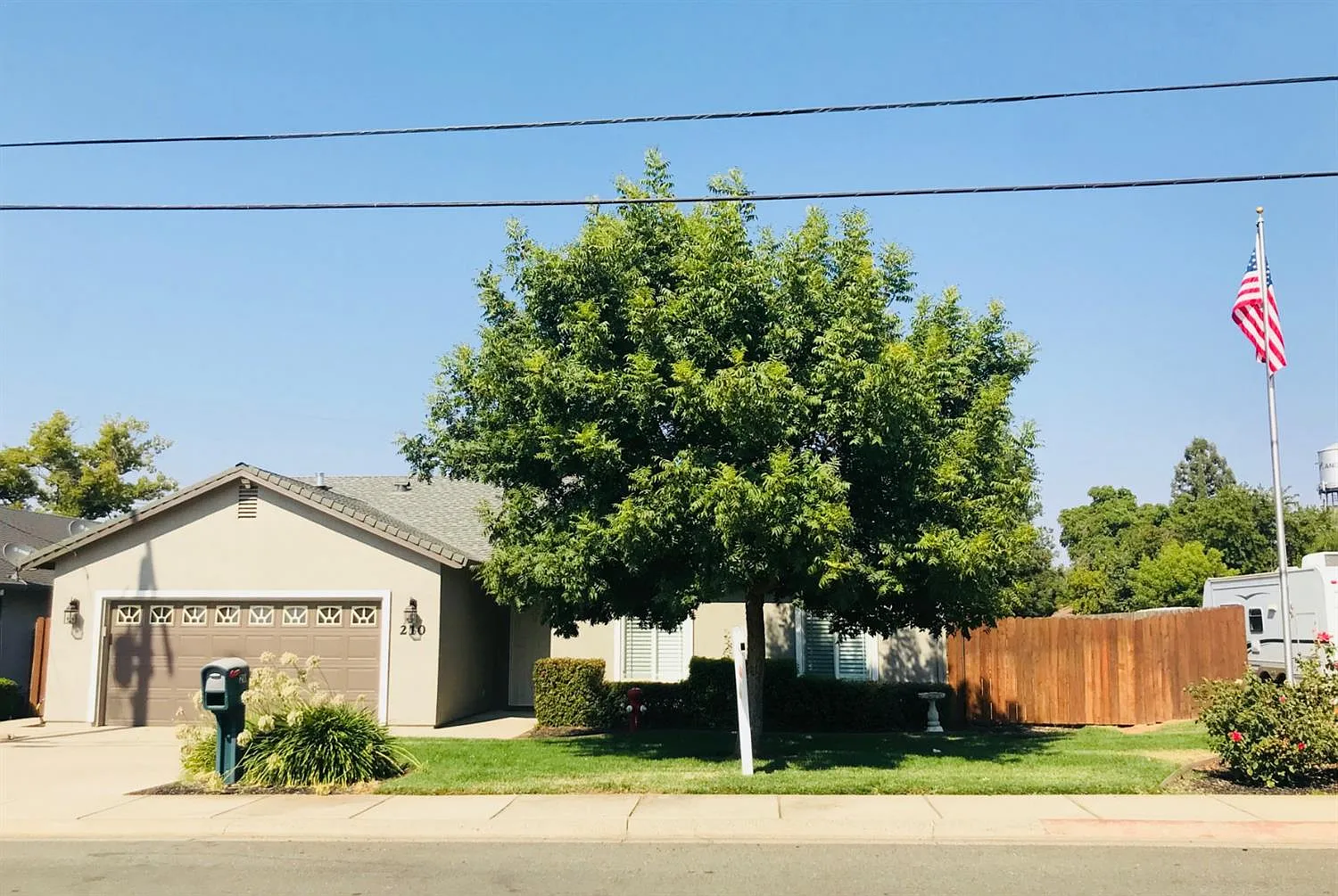 210 C St photo 1