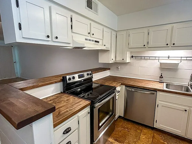 4411 SW 34th St #805 — Photo 2