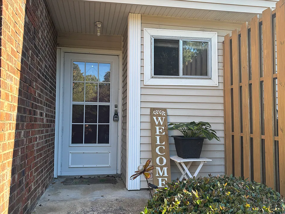 220 Elizabeth St #A6