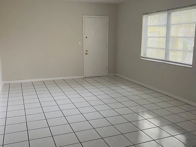 233 Phoenetia Ave #3 — Photo 3