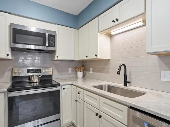 1008 Oak Lake Ct, Raleigh, NC 27606