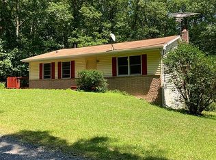 685 Goss Hollow Ln, Port Matilda, PA 16870