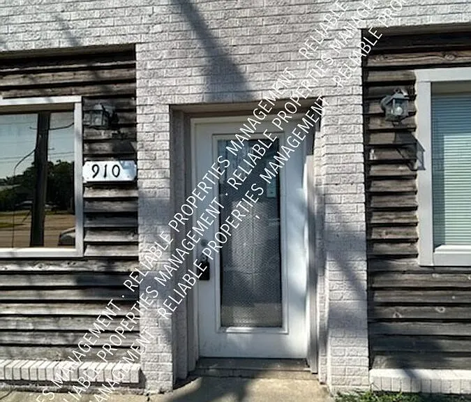 910 Broadway — Photo 1