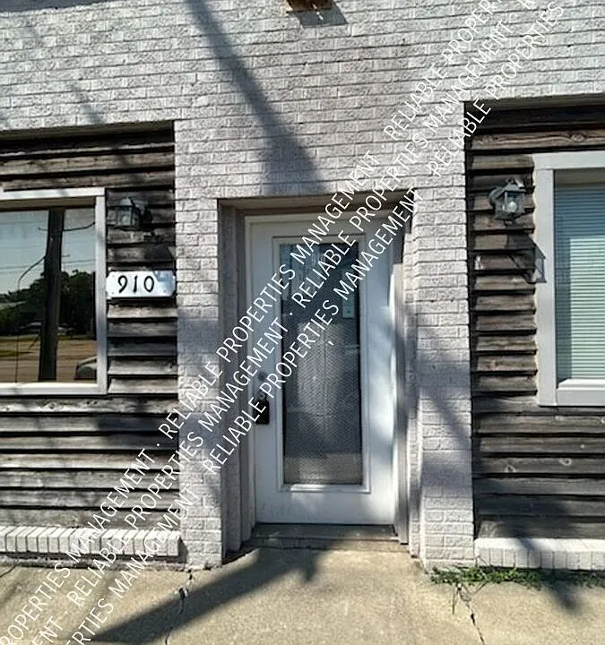 910 Broadway