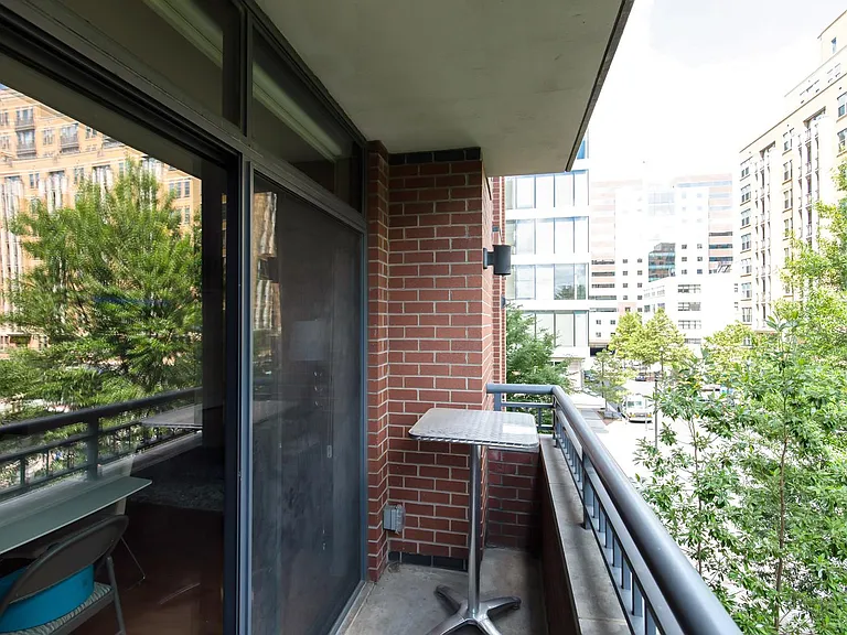 1021 N Garfield St #405 — Photo 10