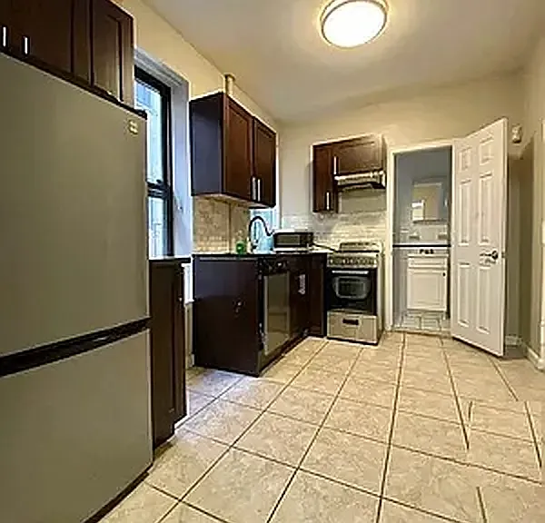 509 E 73rd St #18 — Photo 1