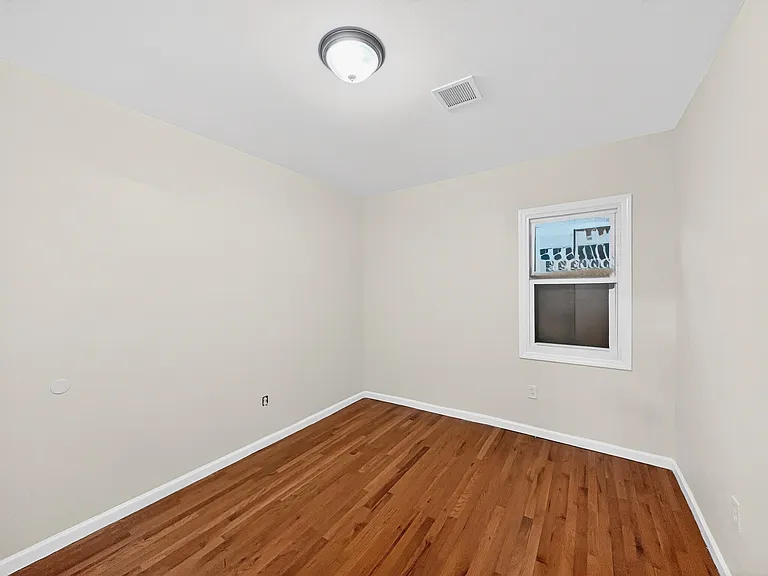 826 S 15th St — Photo 5