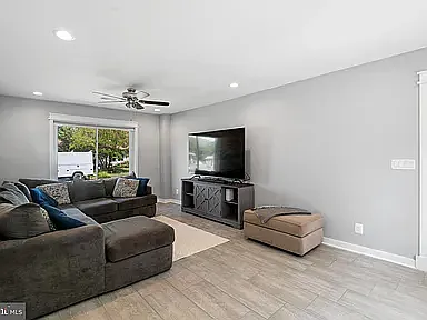 422 Avondale Dr — Photo 17