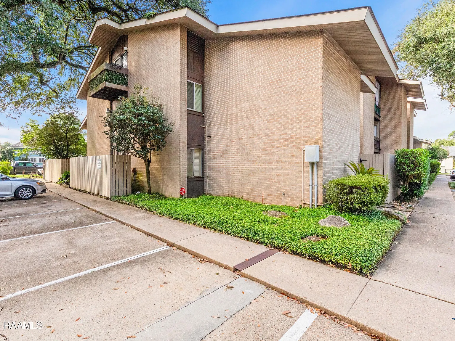 1 bed, 820 sqft, $995 — Photo 4