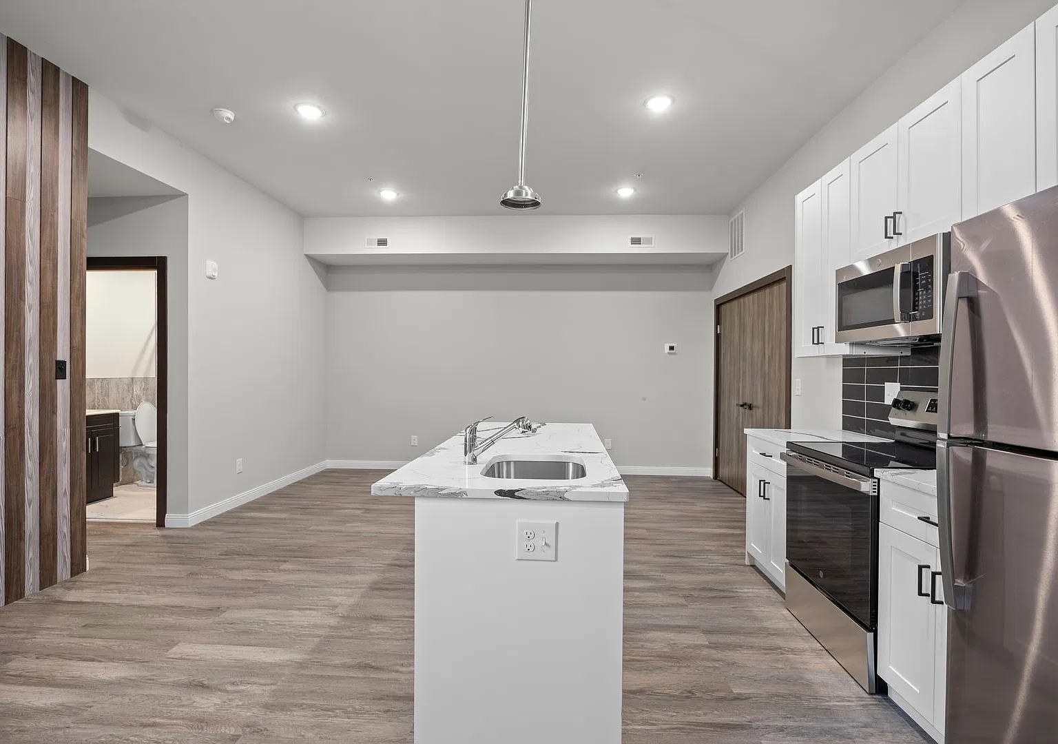 403 N Simpson St — Photo 1