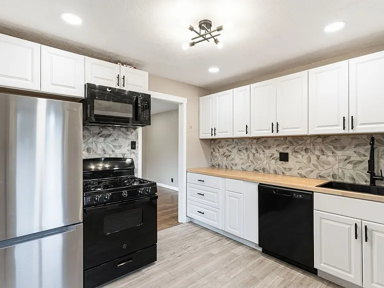 405 Wilhelmia Ave #B — Photo 5