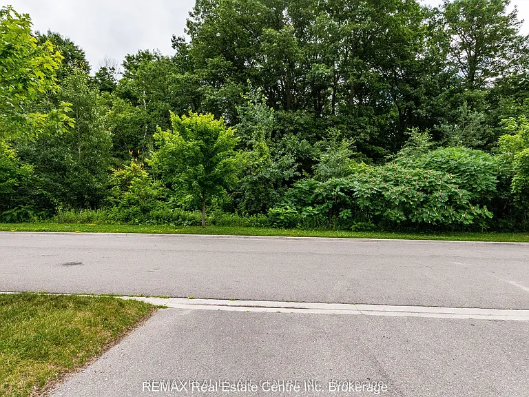 27 Lady Evelyn Cres — Photo 46