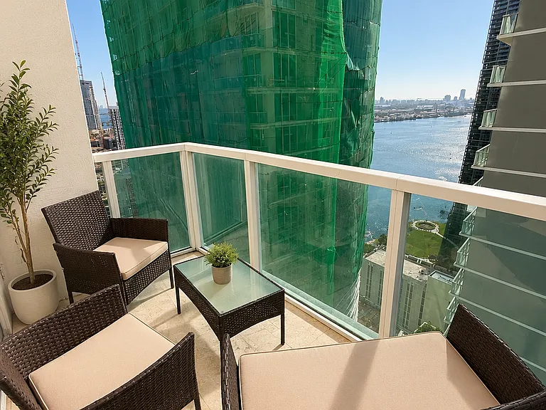 41 SE 5th St #2101 — Photo 13