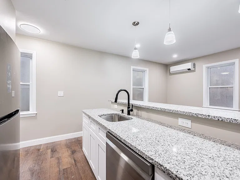 25 Buckley St #1L — Photo 4