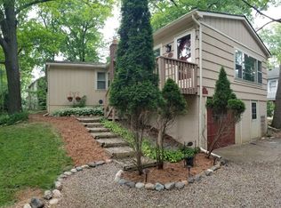5572 Stanhope St, West Bloomfield, MI