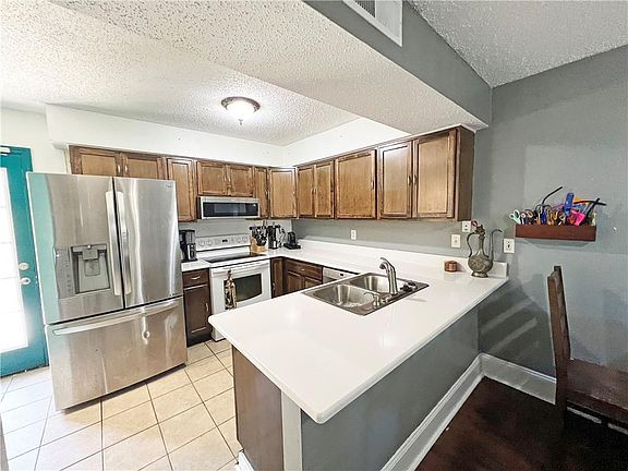 3rd image of 81 Stanton Hall Dr
