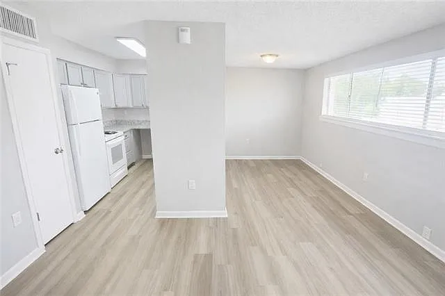 106 E 3rd St #21 — Photo 4