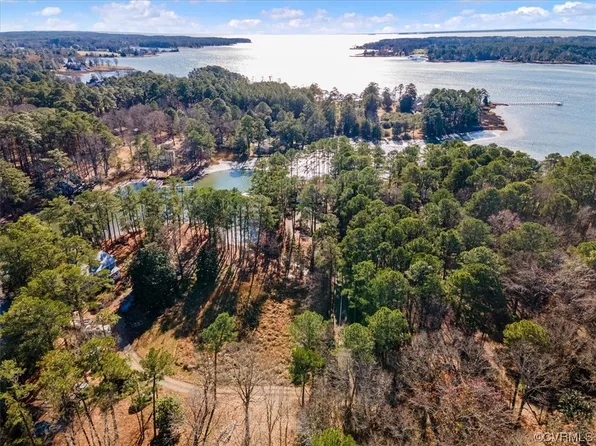 190 Emerald Ln #233A, Mathews, VA 23109