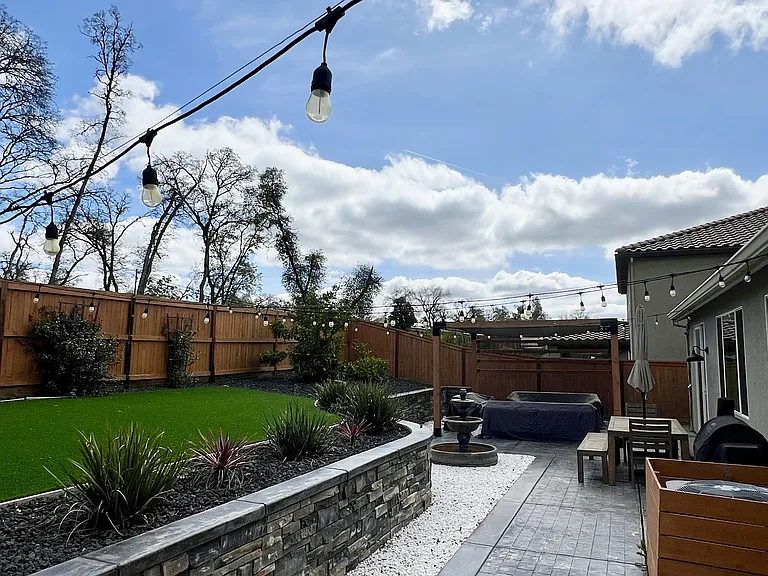 4216 Whitethorn Dr — Photo 34