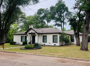 1806 N Harding Ave, Cameron, TX 76520