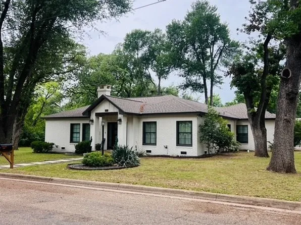 1806 N Harding Ave, Cameron, TX 76520