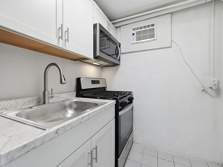 805 W New York Ave — Photo 2