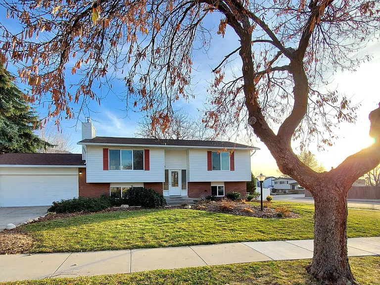 2694 E Teal Way — Photo 1