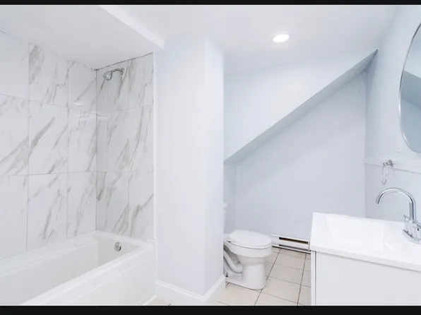 598 Franklin St APT 2, Worcester, MA 01604