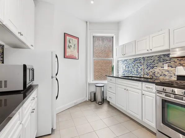 210 East 17th Street image 5 of 14